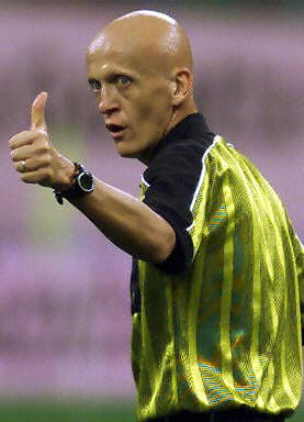 LE MEILLEUR ARBITRE DU MONDE COLINA
